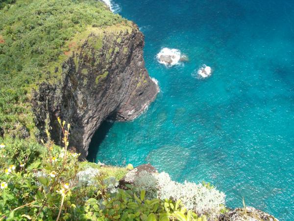Looking straight down at the ocean from the distinctive point called Space Rock